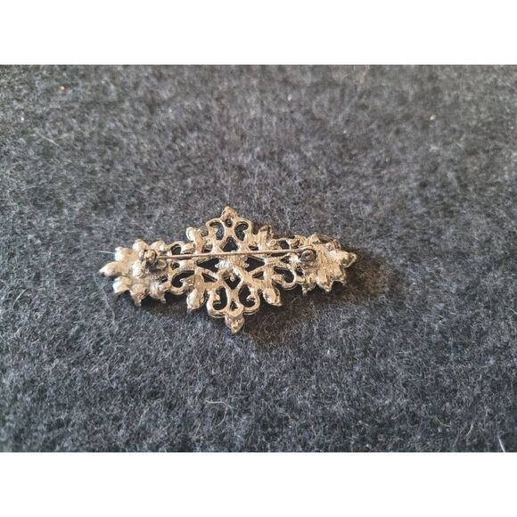 Vintage style Silver tone and rhinestone brooch pin - Picture 2 of 4